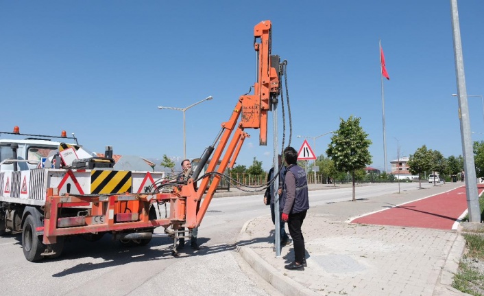 Erzincan’da trafik işaret levhalarının periyodik bakımları yapılıyor