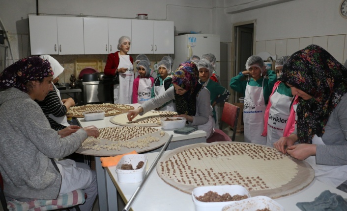 Öğrenciler Unlu Mamul Üretim Tesisini Gezdi