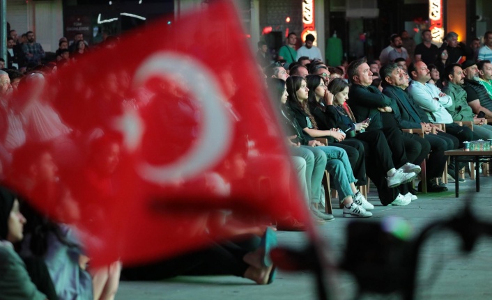 Vali Aydoğdu Milli Maçı Vatandaşlarla Birlikte İzledi