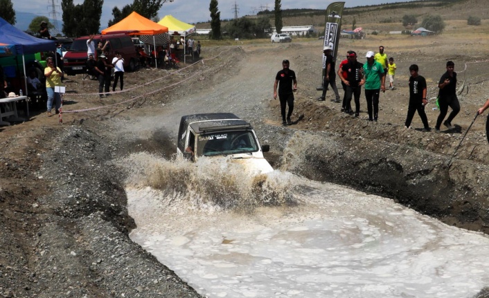 Erzincan’da Off- road yarışları nefesleri kesti