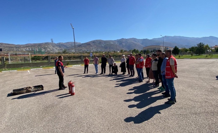 Kızılay Kan Bağışı Merkezi Personeline Yangın Eğitimi Verildi