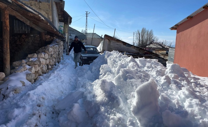 Kar tabakasına rağmen ekipler görevini sürdürüyor