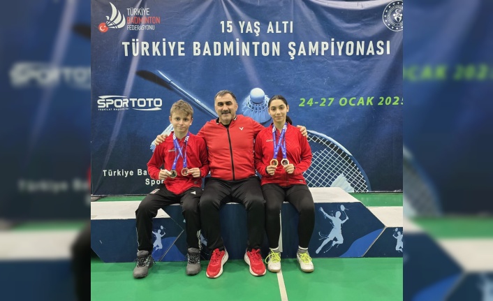 Badmintoncular Ankara'dan madalyalarla döndüler