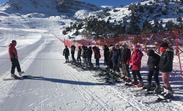 Erzincan’da "Okulumuz Ergan, Dersimiz Kayak" projesi