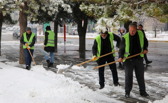 Erzincan’da temizlik ve tuzlama çalışması yapıldı