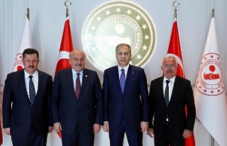 Karaman, Ankara Gündemine Erzincan'ı Taşımaya...