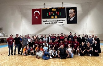 Erzincan Belediyesi İtfaiye Müdürlüğü voleybol takımı yarı finale yükseldi